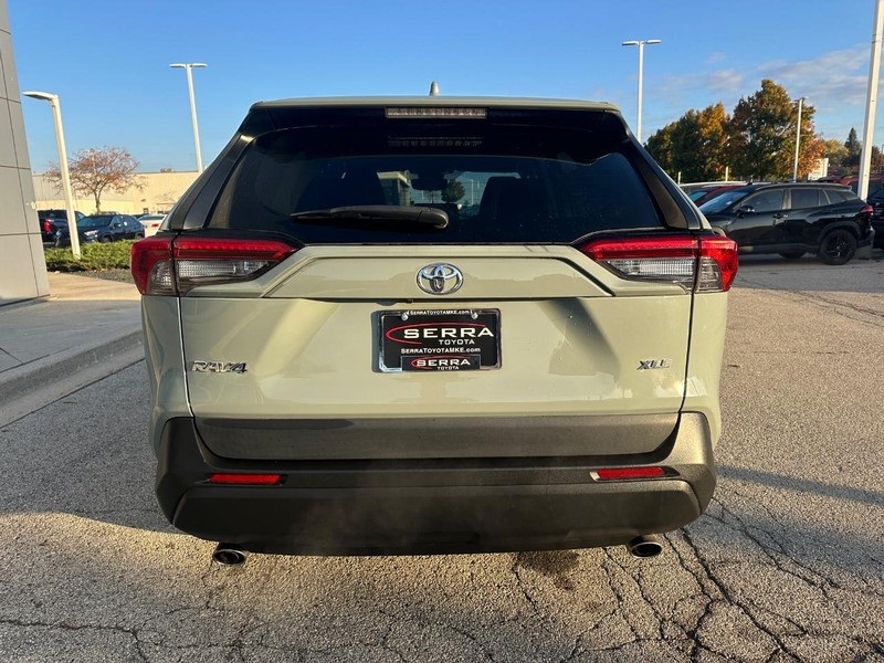 2022 Toyota RAV4 XLE Premium photo 4