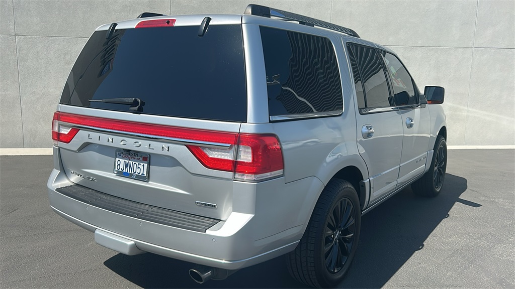 2016 Lincoln Navigator Select photo 2
