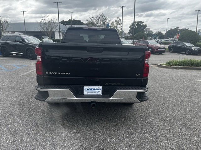 2023 Chevrolet Silverado LT photo 4