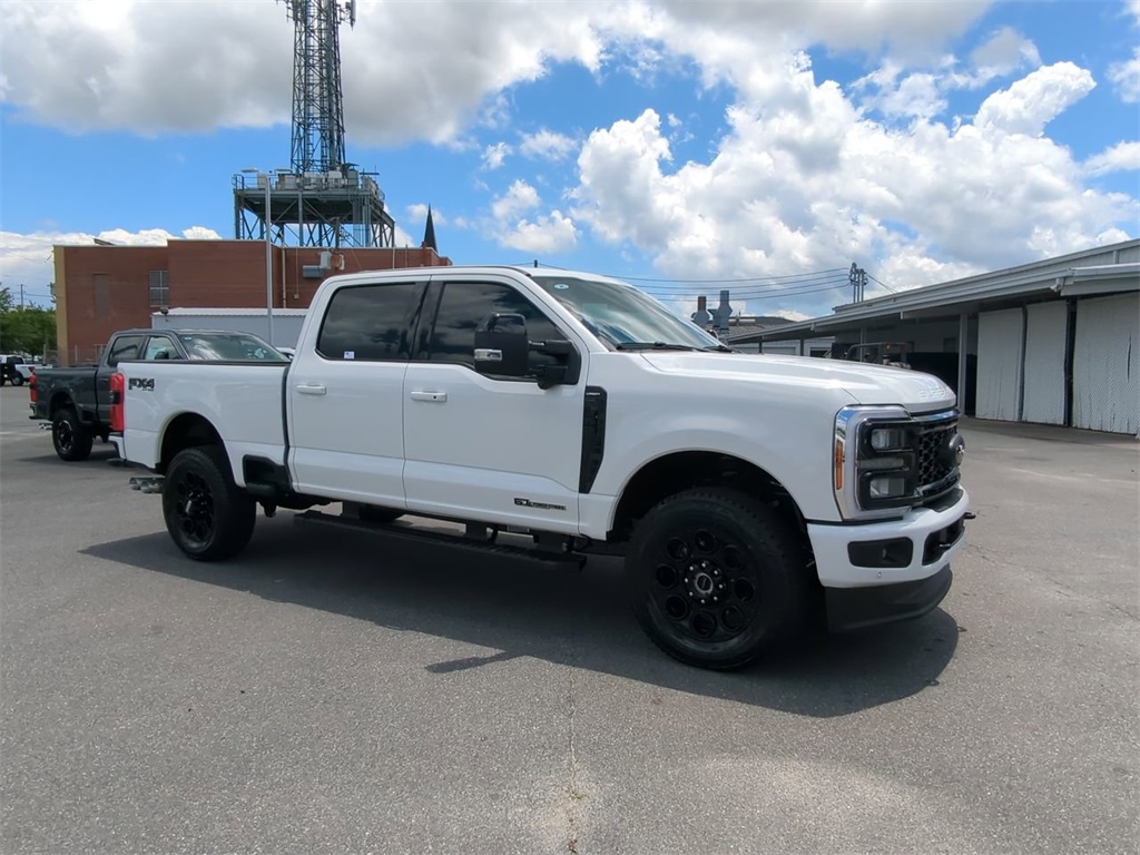 2025 Ford F-350 Lariat photo 2