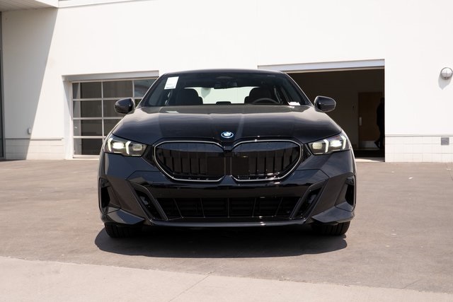 2026 Bmw 550e xDrive photo 2