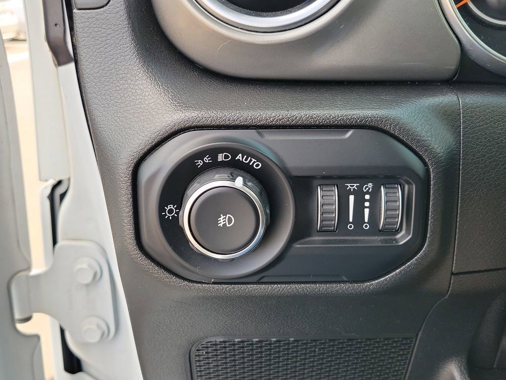 2021 Jeep Wrangler Unlimited Sahara photo 9