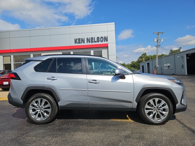 2024 Toyota RAV4 XLE Premium photo 14