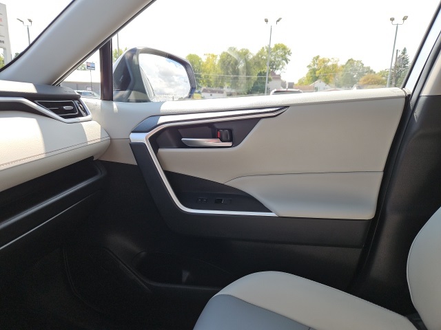 2024 Toyota RAV4 XLE Premium photo 37