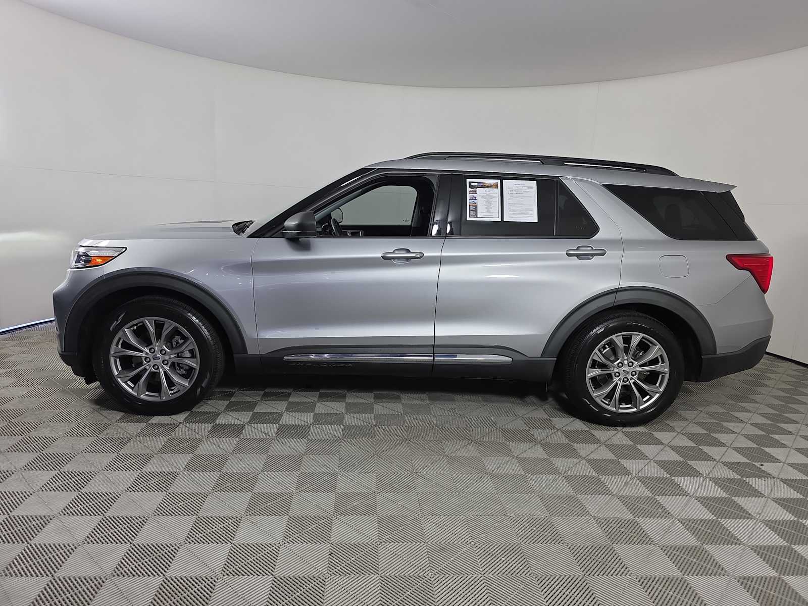 2021 Ford Explorer XLT photo 4