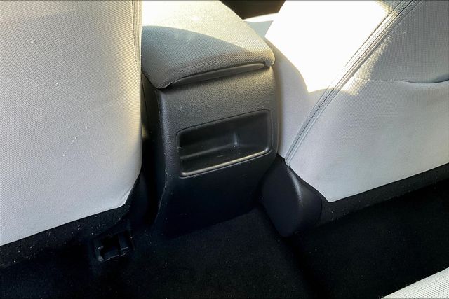 2021 Toyota Corolla LE photo 19