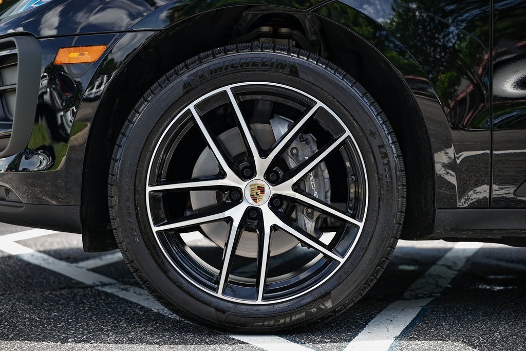 2024 Porsche Macan T photo 10