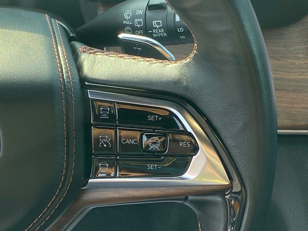 2022 Jeep Grand Cherokee Summit photo 18
