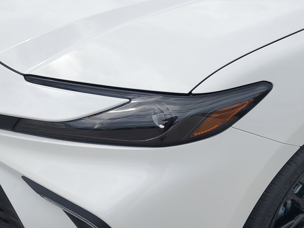 2025 Toyota Camry SE photo 11