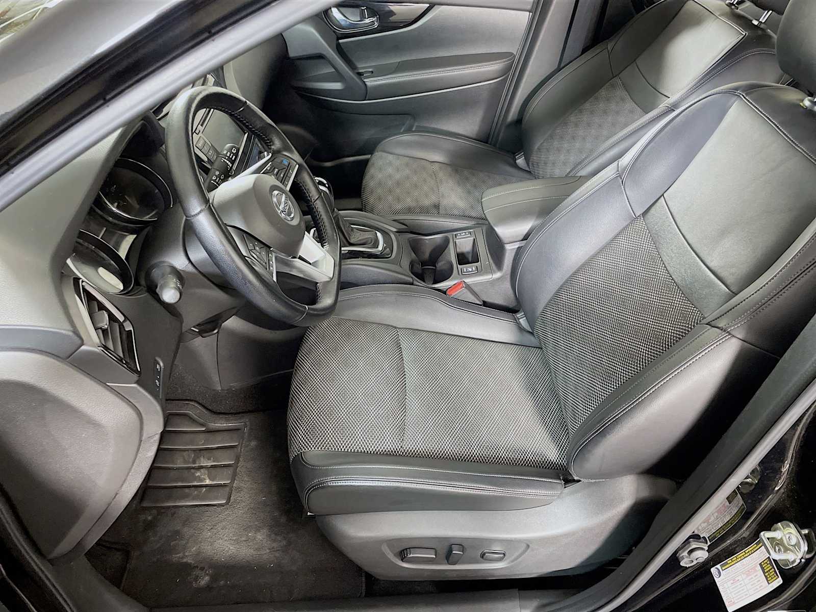 2022 Nissan Rogue Sport SV photo 19