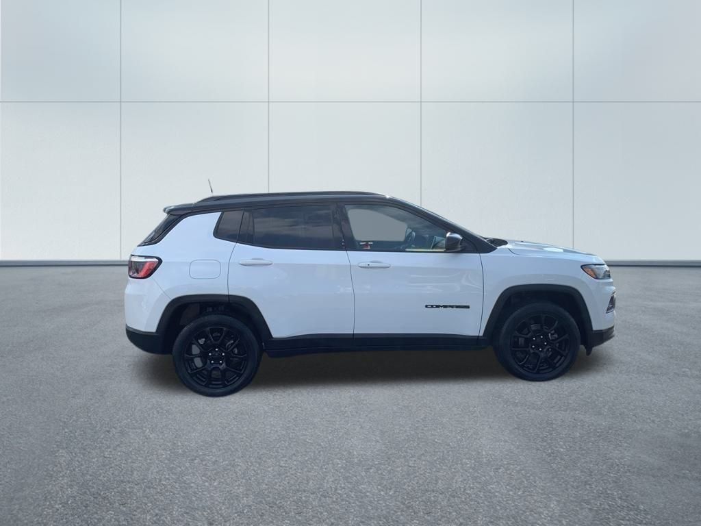 2022 Jeep Compass Altitude photo 2