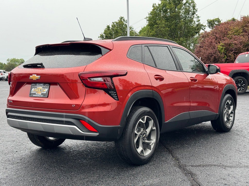 2024 Chevrolet Trax LT photo 3