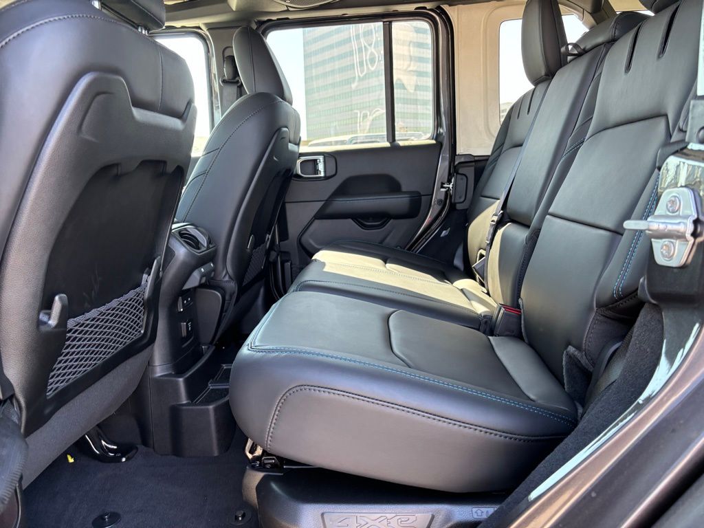 2025 Jeep Wrangler Rubicon 4xe photo 11