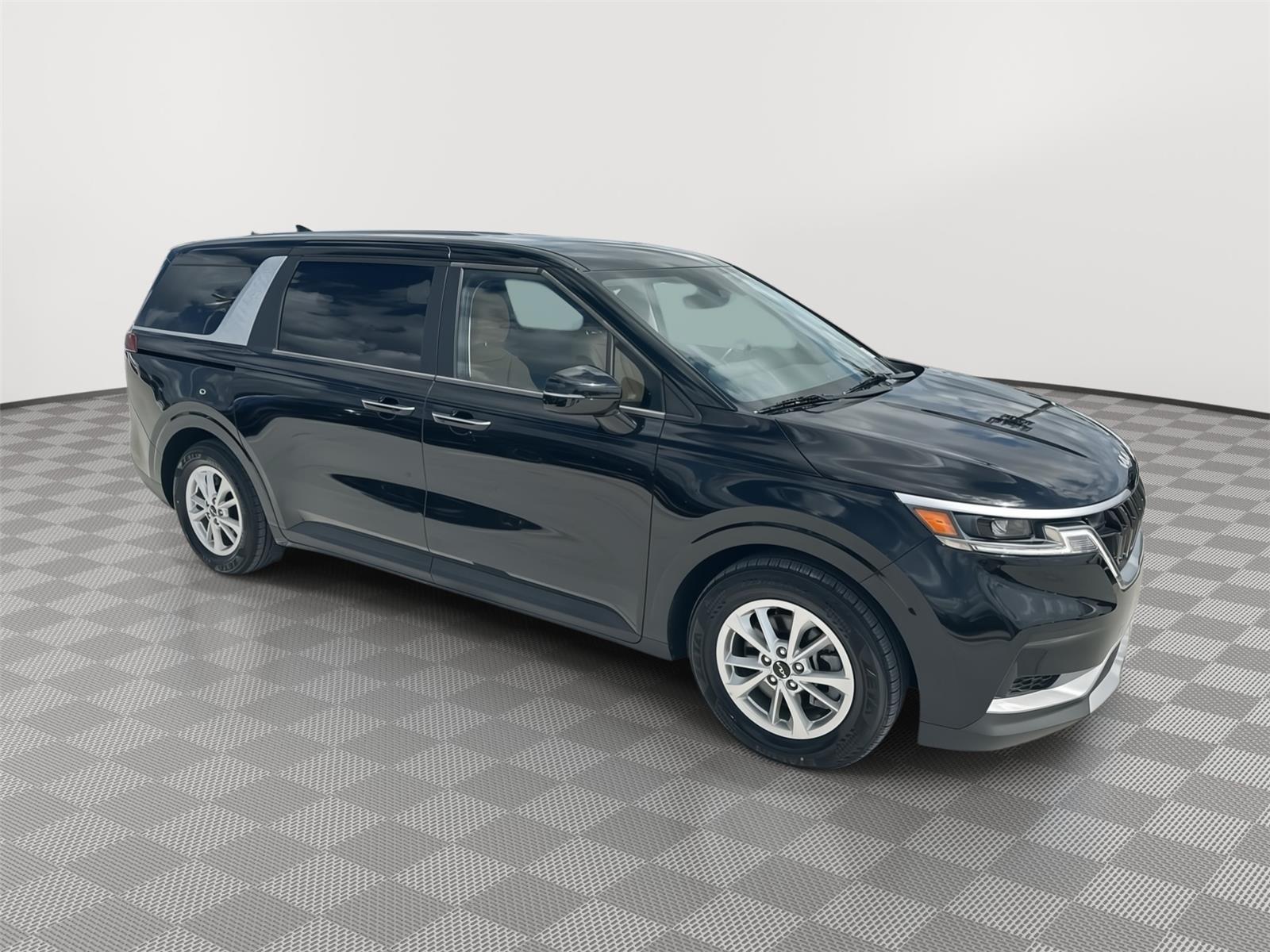 2024 Kia Carnival LX photo 3
