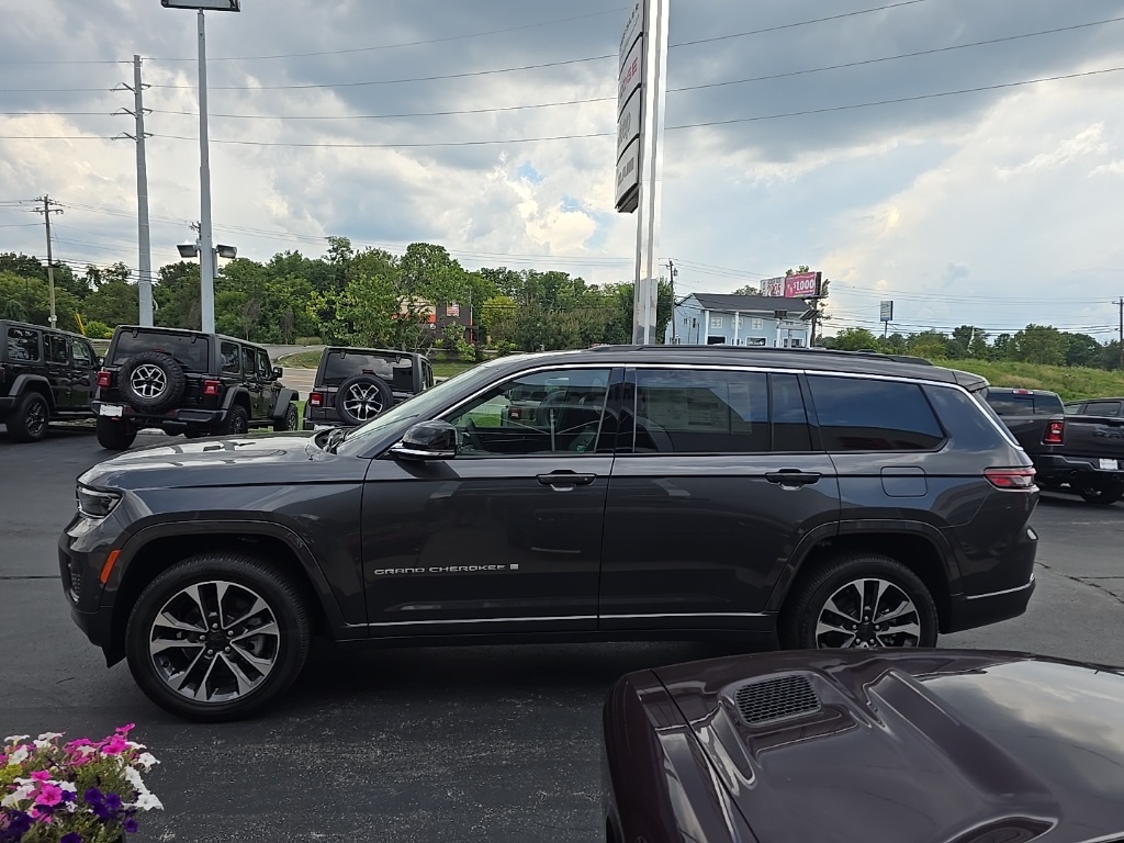 2025 Jeep Grand Cherokee Overland photo 4