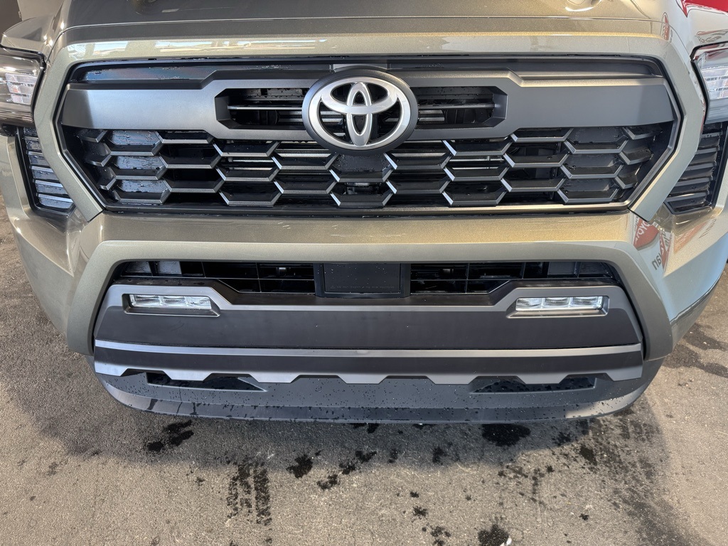 2025 Toyota Tacoma photo 8