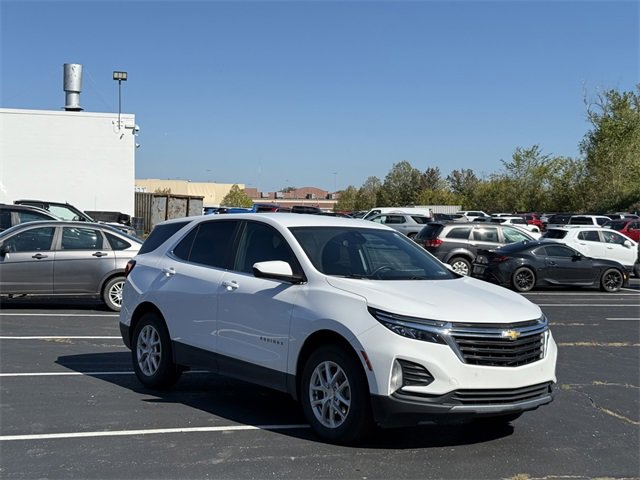 2022 Chevrolet Equinox LT photo 2