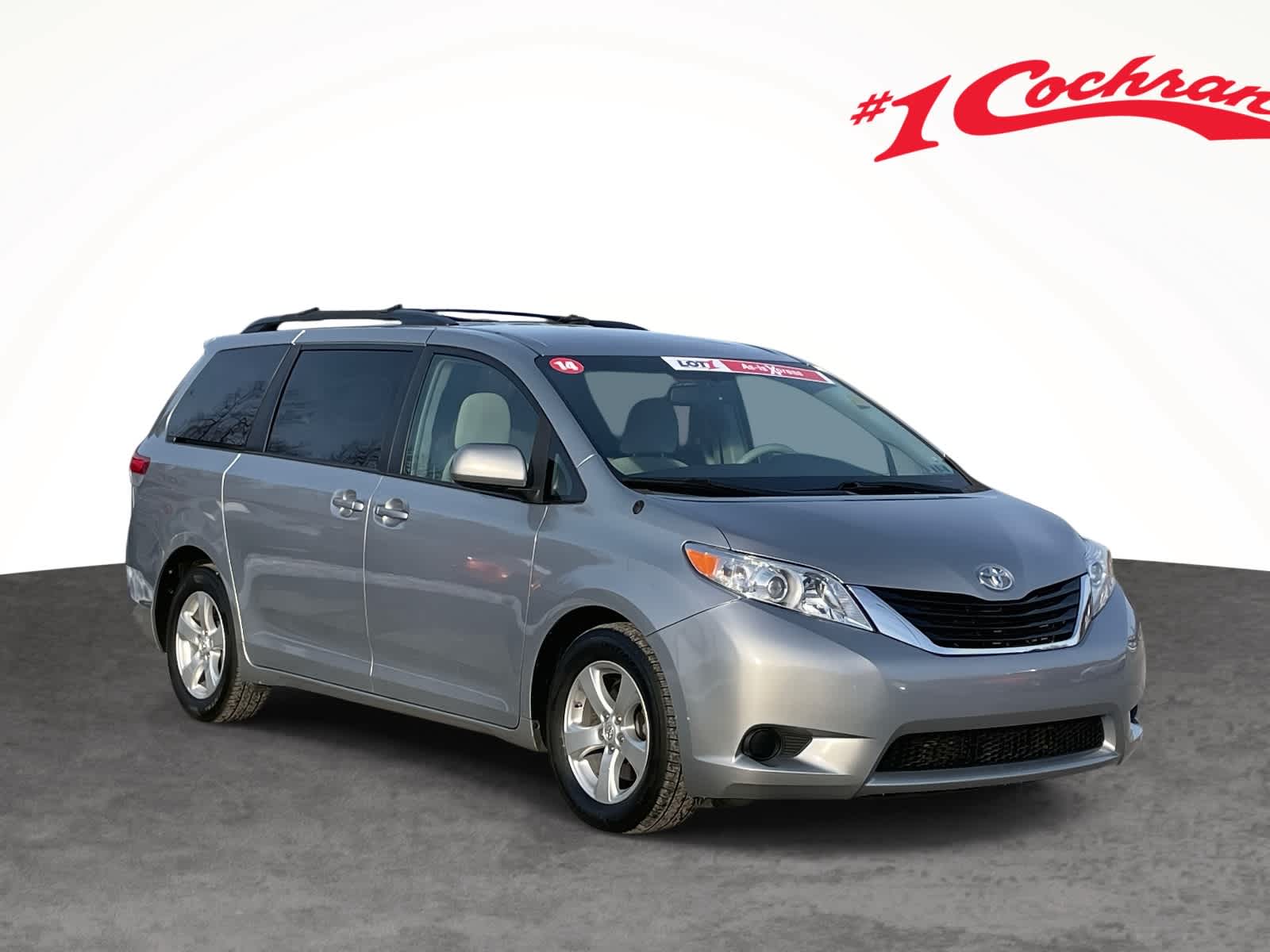 2014 Toyota Sienna LE's photo