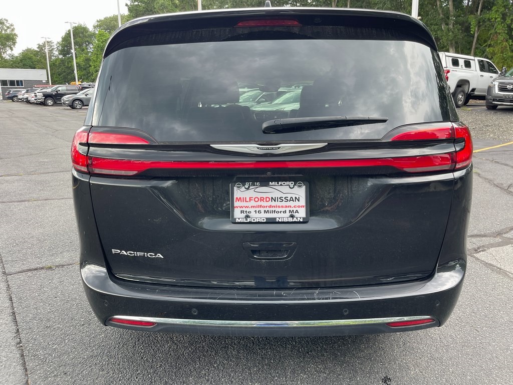 2024 Chrysler Pacifica Touring L photo 4