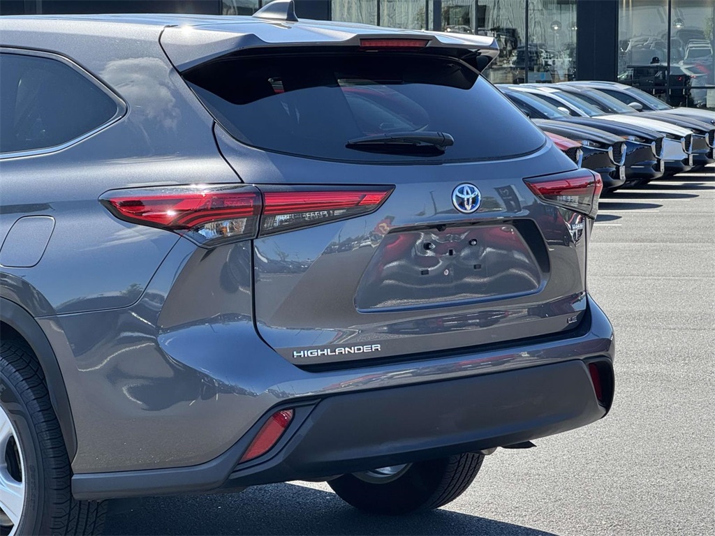 2023 Toyota Highlander Hybrid LE photo 7