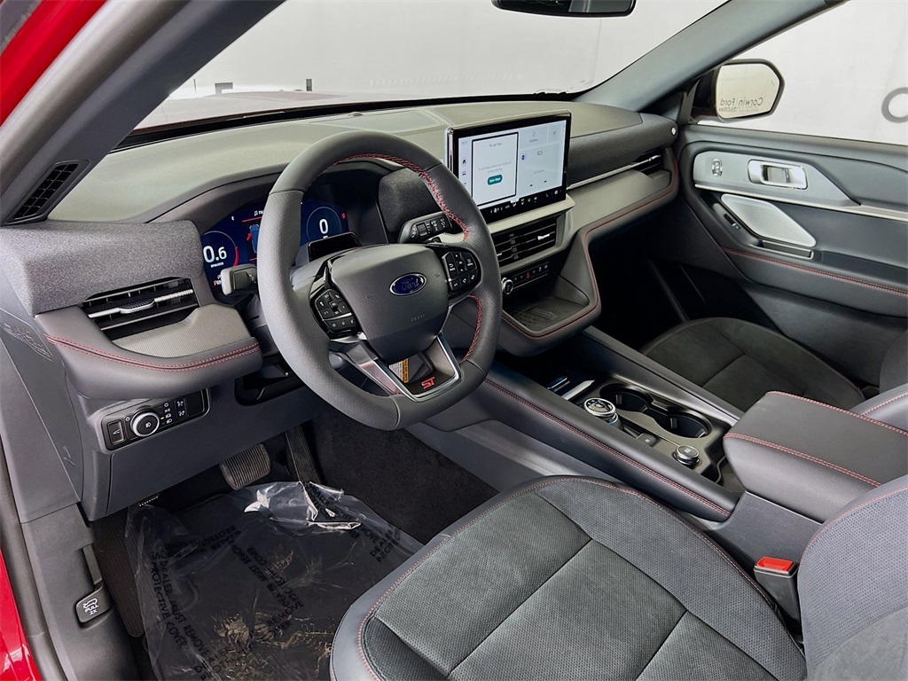 2025 Ford Explorer ST photo 3