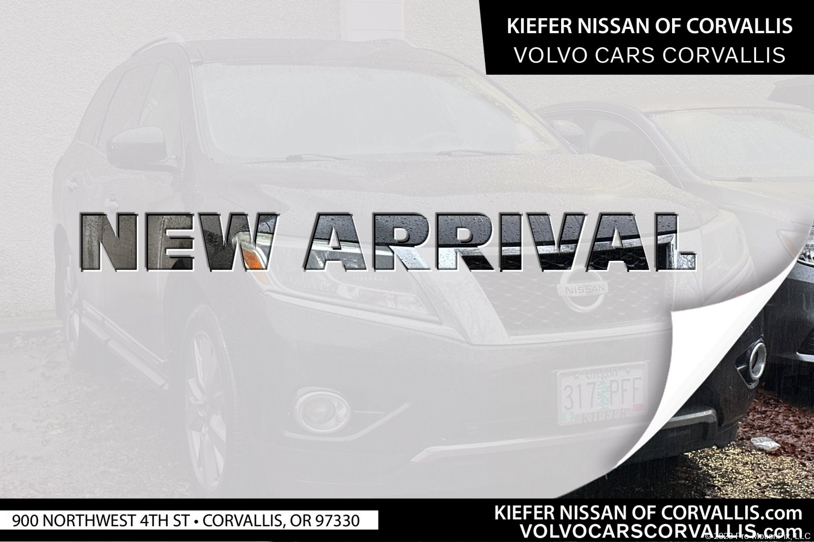 2013 Nissan Pathfinder Platinum's photo