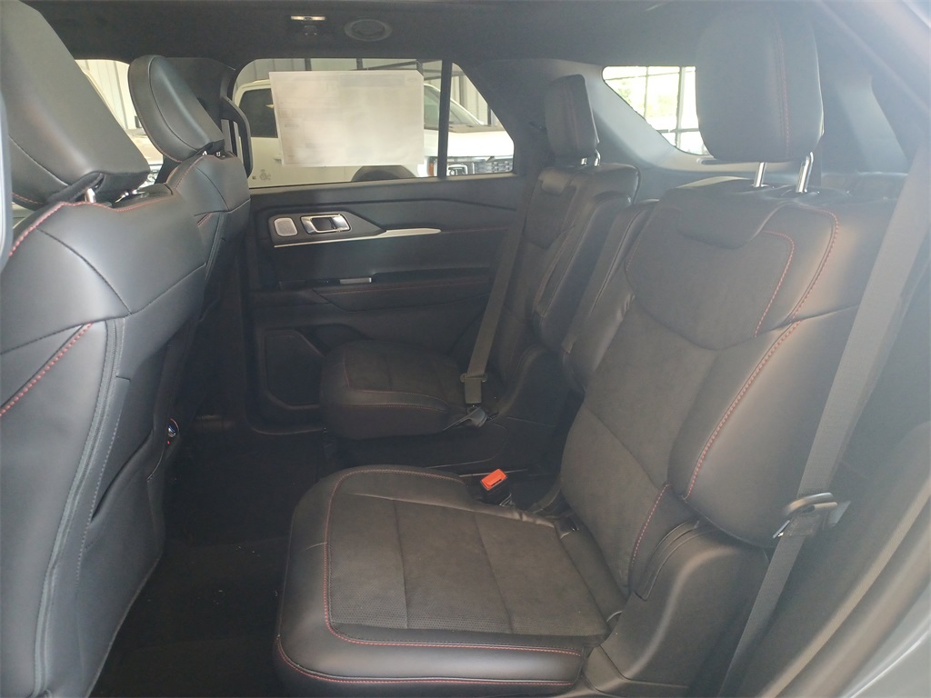 2025 Ford Explorer ST photo 15