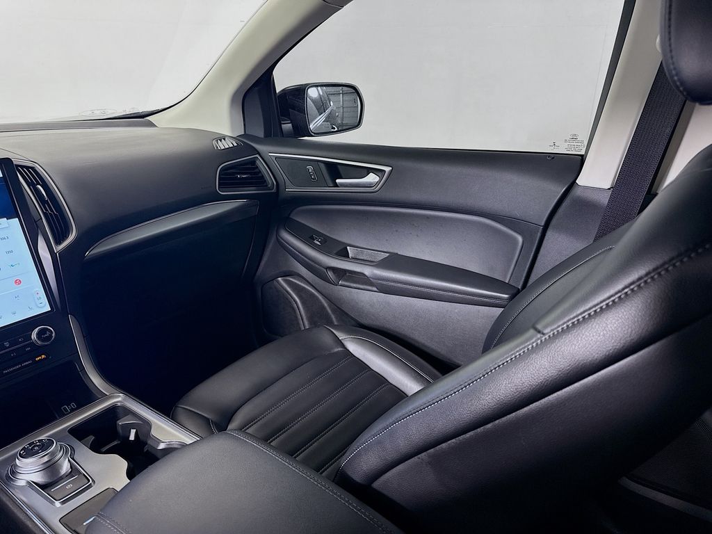 2022 Ford Edge SEL photo 22
