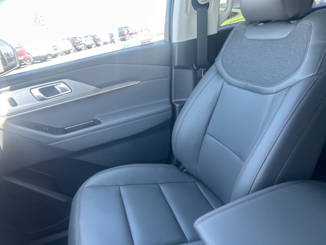 2025 Ford Explorer photo 24