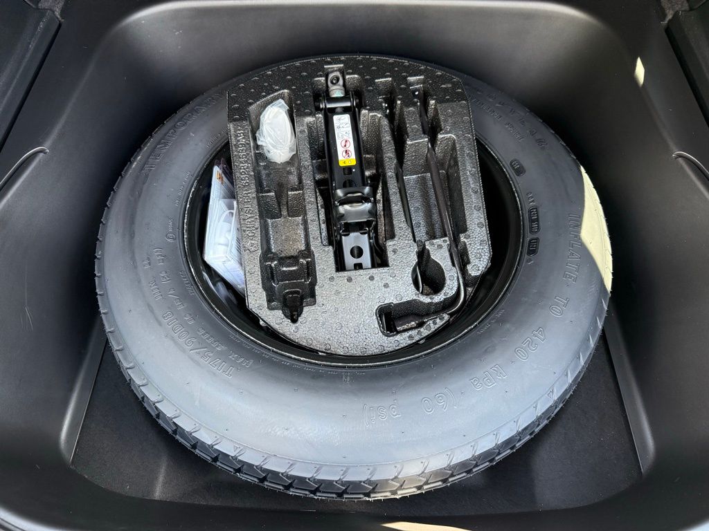 Used 2022 Red Jeep Laredo X image 31