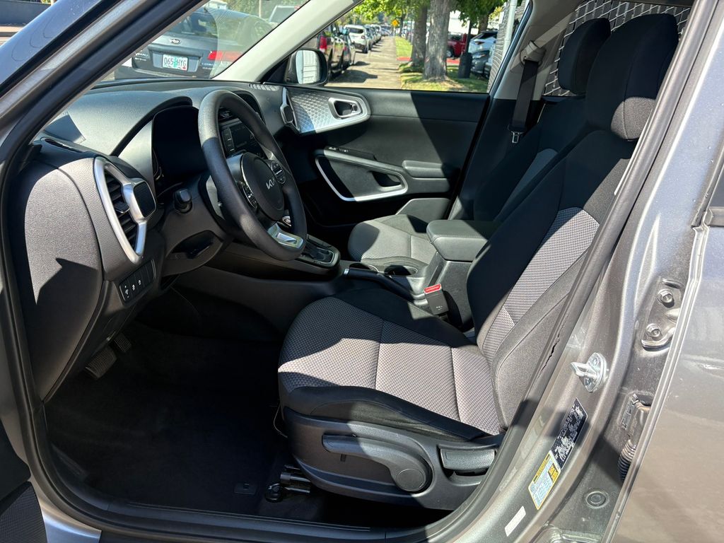 2023 Kia Soul LX photo 15