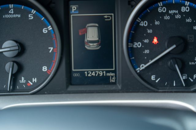 2017 Toyota RAV4 LE photo 23
