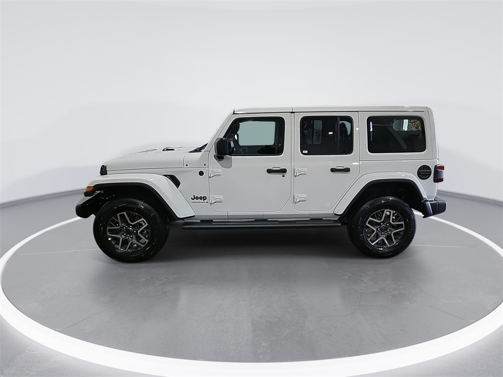 2025 Jeep Wrangler Sahara photo 4