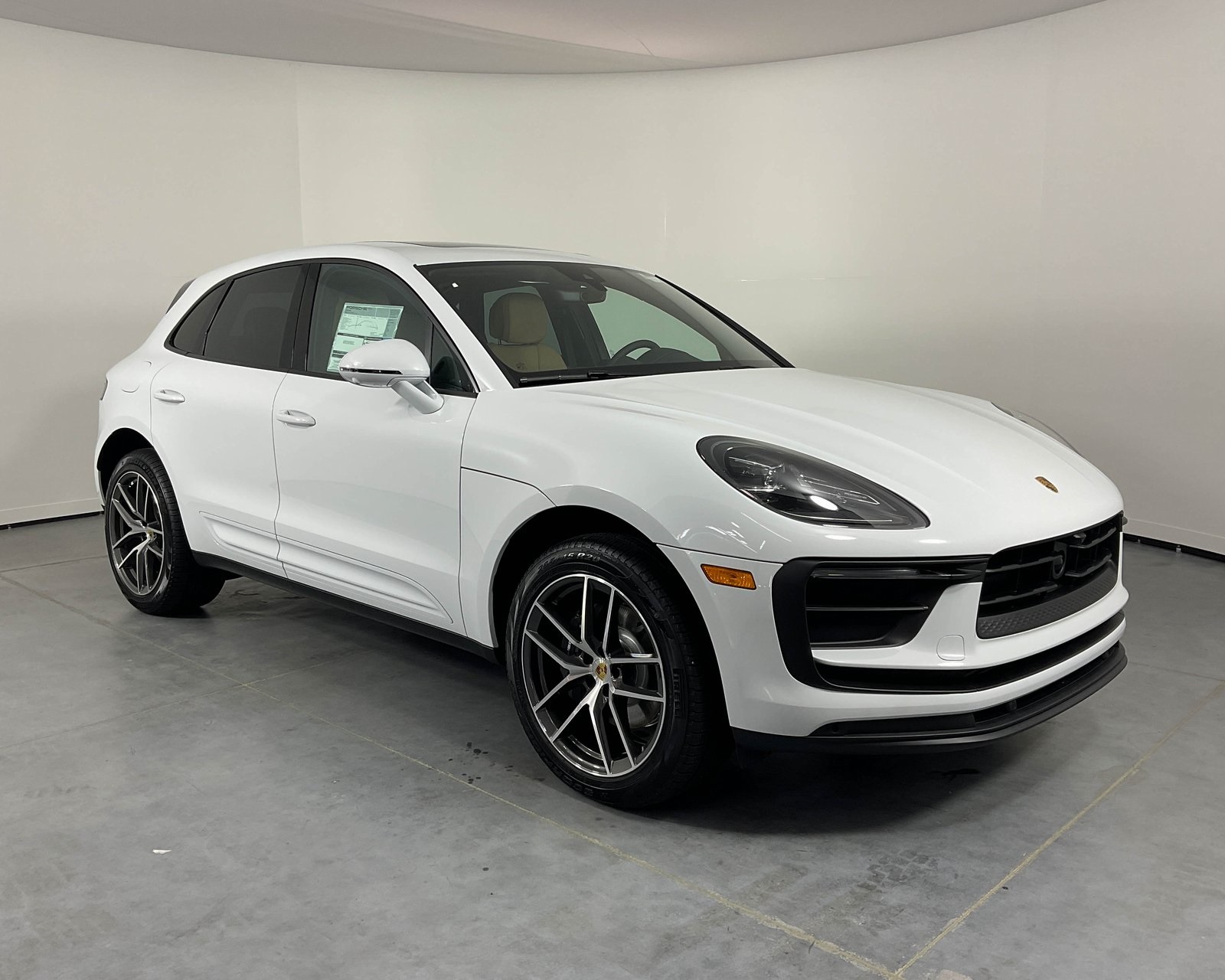 2026 Porsche Macan T photo 9