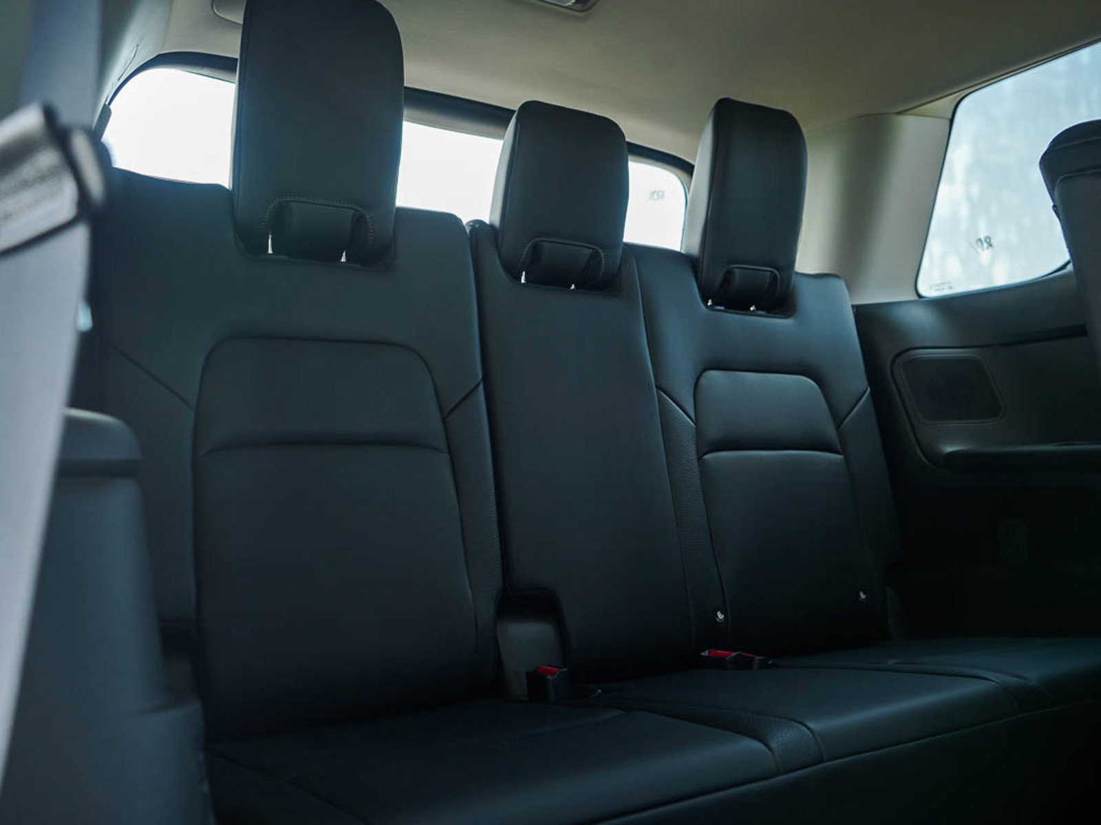 2025 Nissan Pathfinder SL photo 13