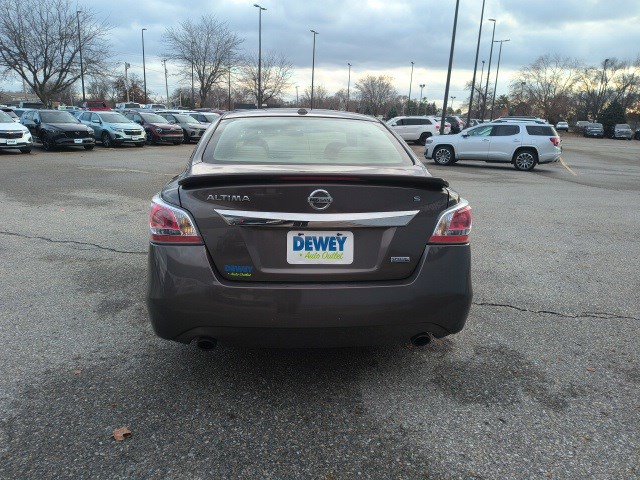 2015 Nissan Altima 2.5 S photo 4
