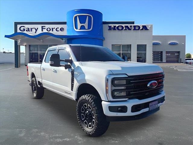 2025 Ford F-250 Super Duty Platinum's photo