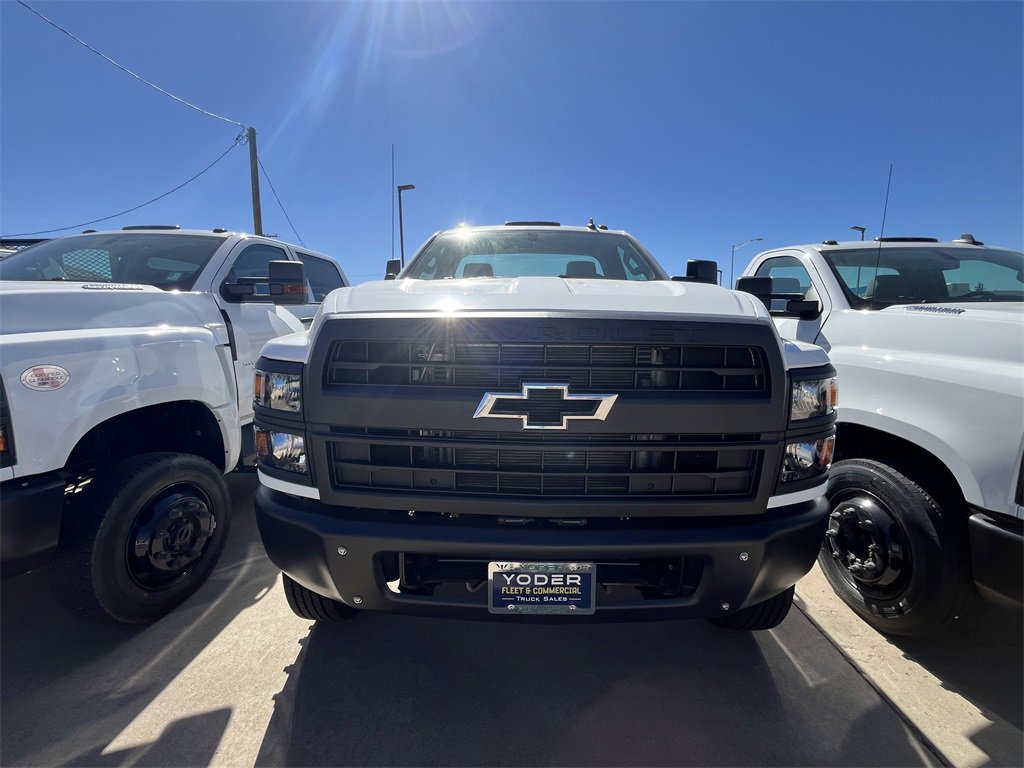 2024 Chevrolet Silverado 5500HD LT photo 3