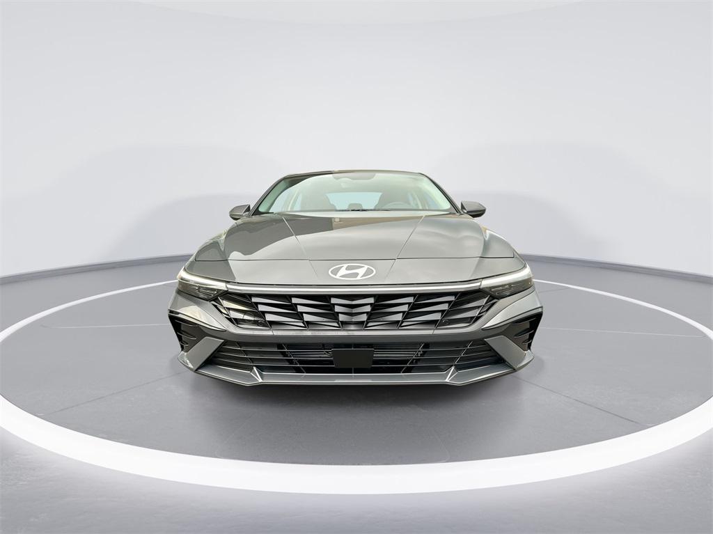 2025 Hyundai Elantra SEL Convenience photo 3