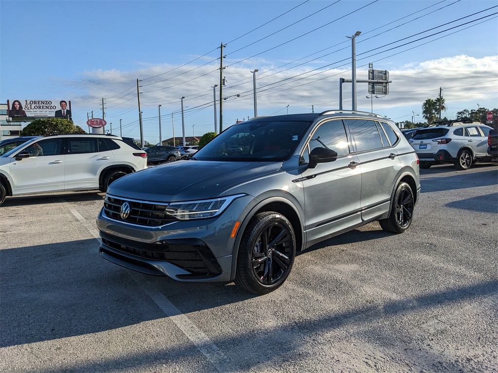 2024 Volkswagen Tiguan SE R-Line Black photo 2