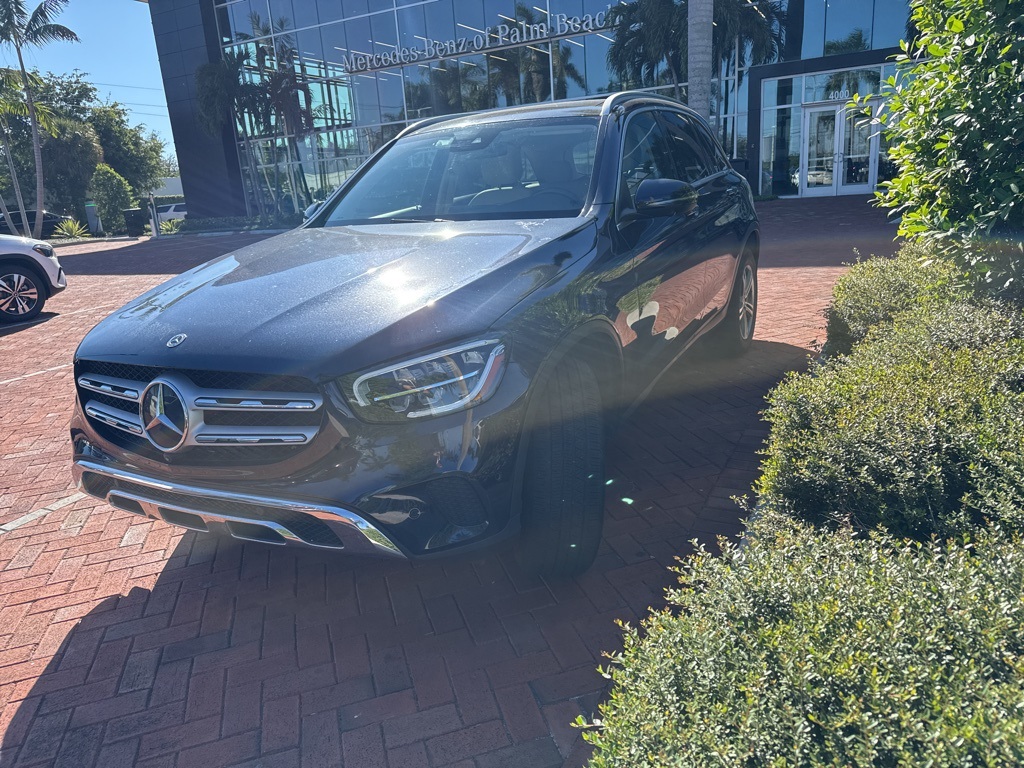 2022 Mercedes Benz GLC 300 photo 2