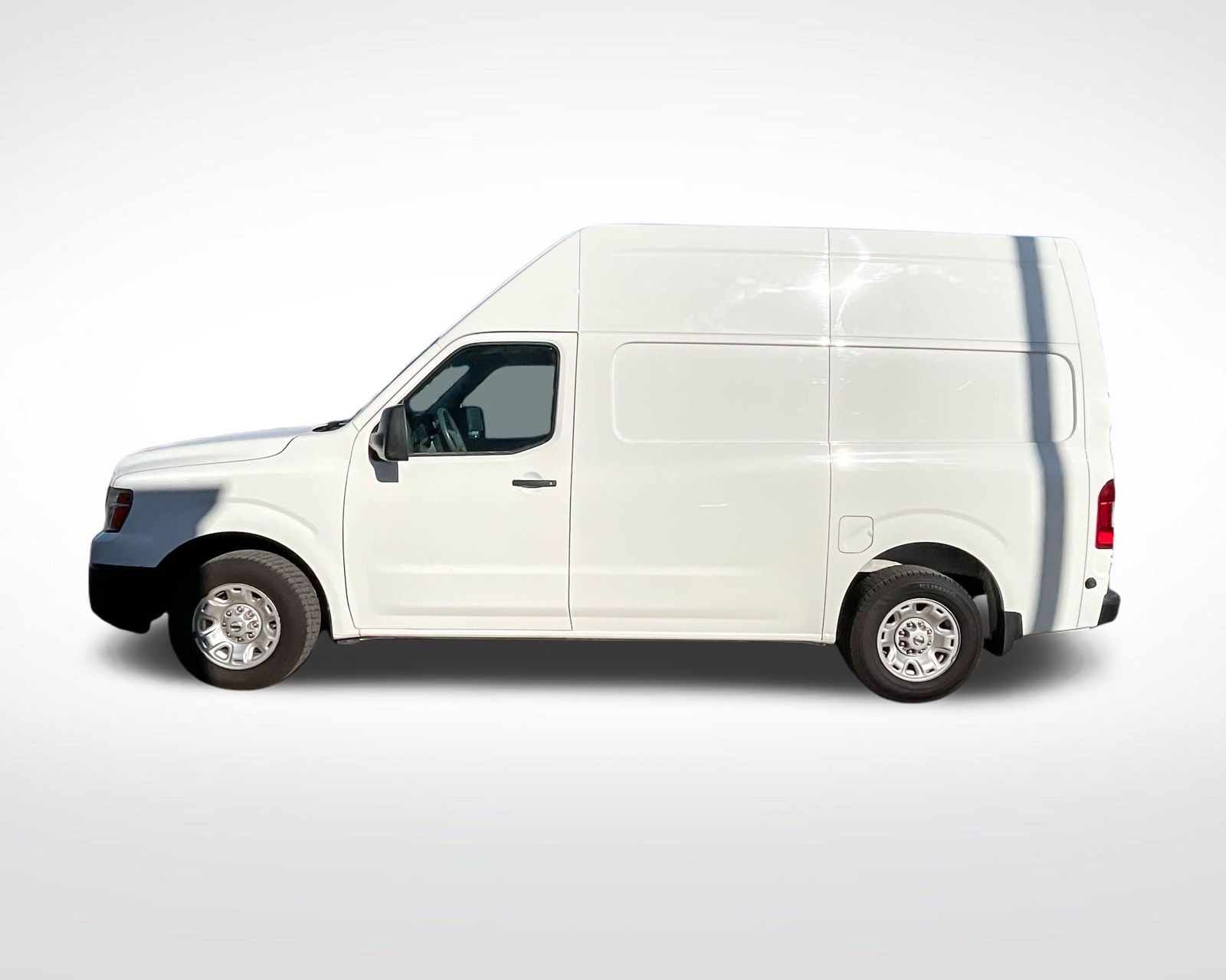 2021 Nissan NV2500 HD SV photo 5