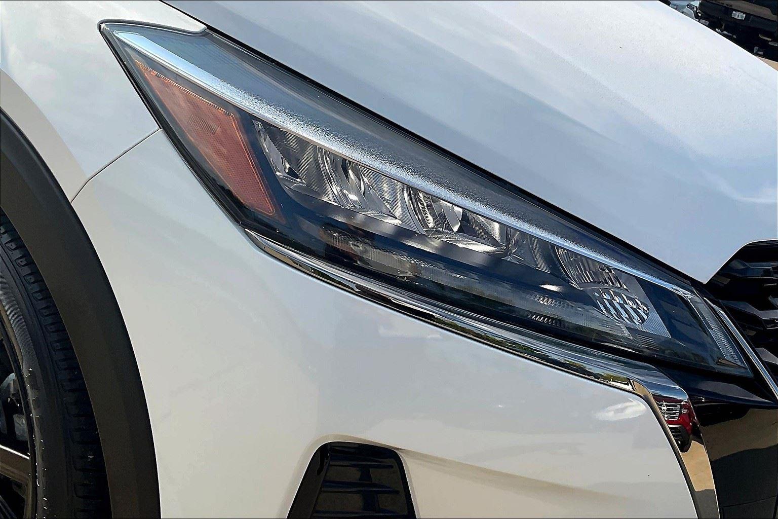 2023 Nissan Kicks SR photo 29