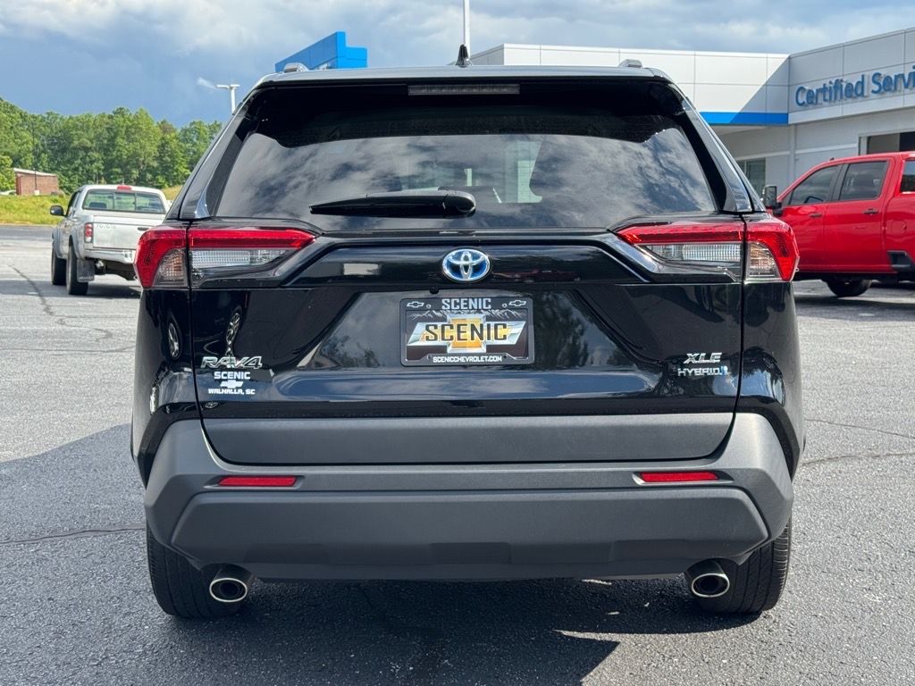 2022 Toyota RAV4 Hybrid XLE photo 3