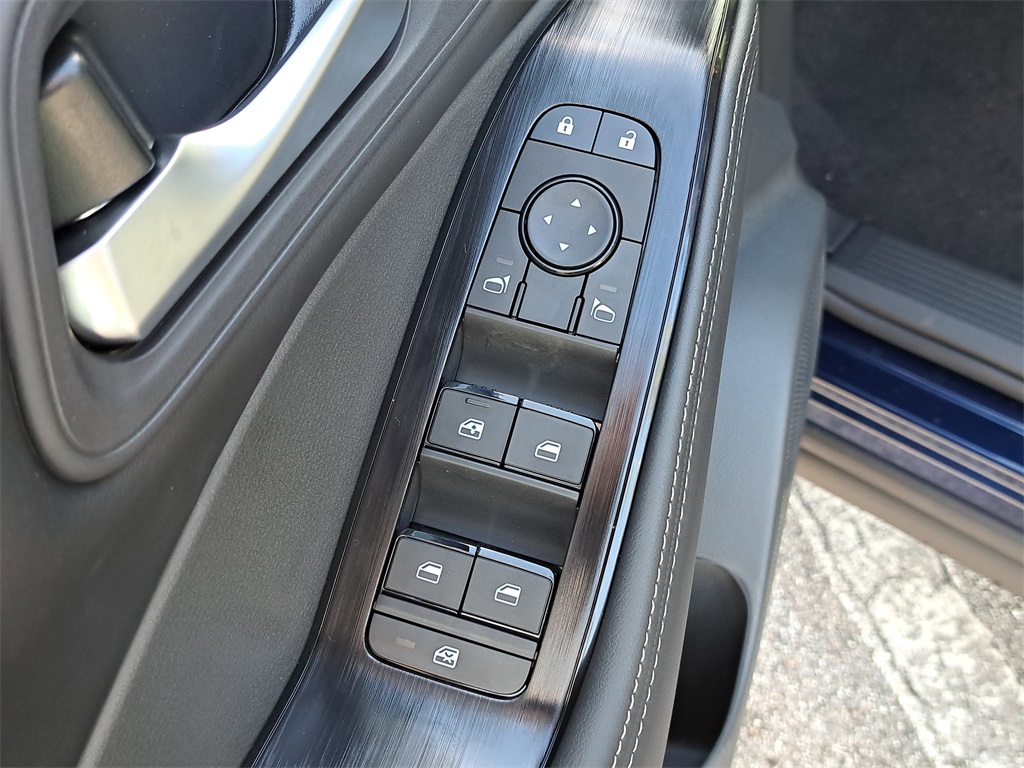 2026 Nissan Rogue SV photo 22