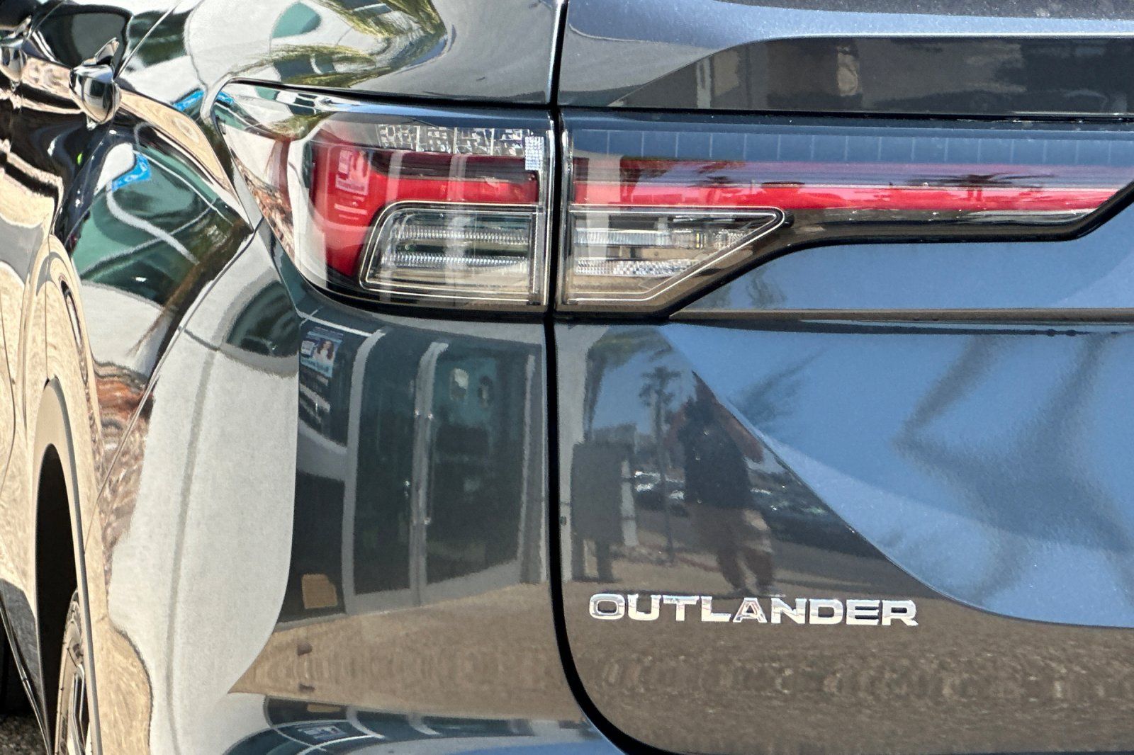 2025 Mitsubishi Outlander SEL photo 24