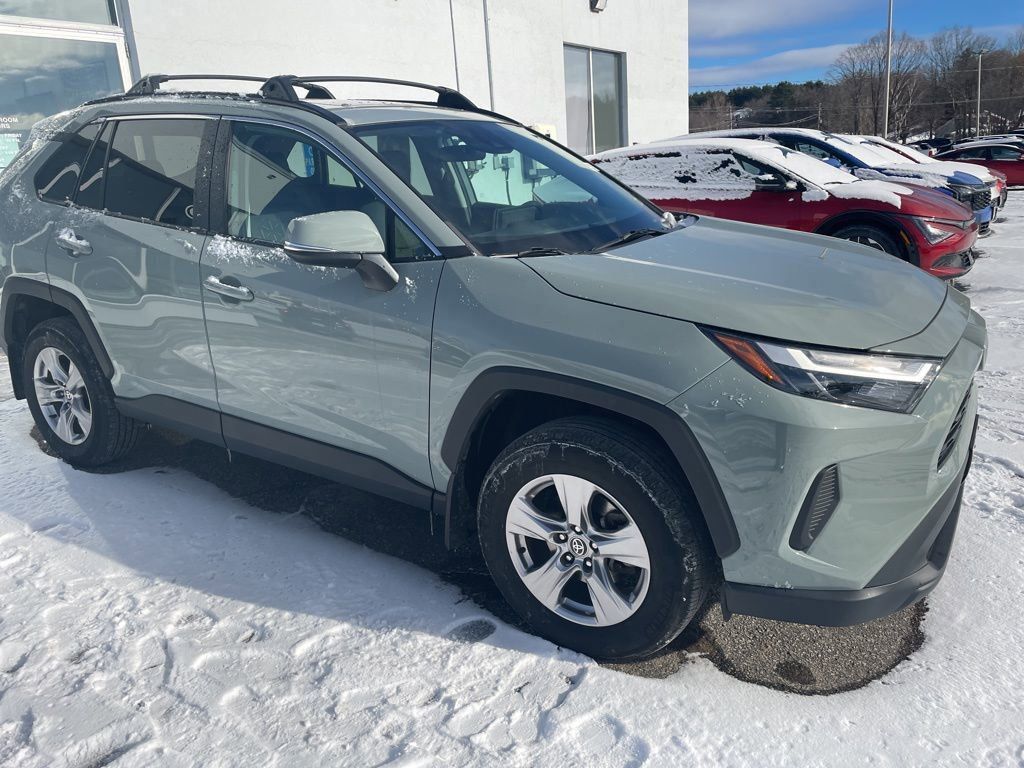 2023 Toyota RAV4 XLE's photo