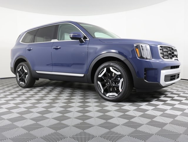 2025 Kia Telluride S photo 3