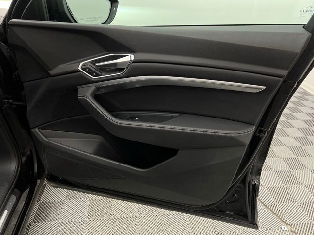2023 Audi e-tron Premium photo 17