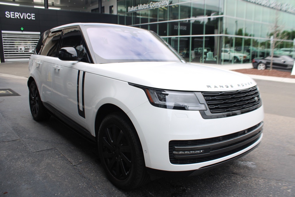 2023 Land Rover Range Rover SE photo 7
